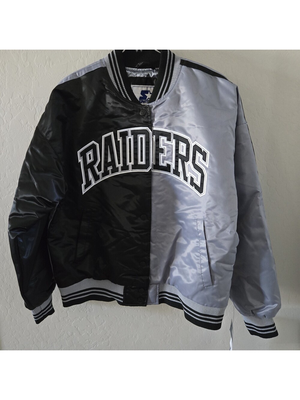 Oakland Raiders Starter Jacket Men’s Medium Silver Black Front/Back Design Logo
